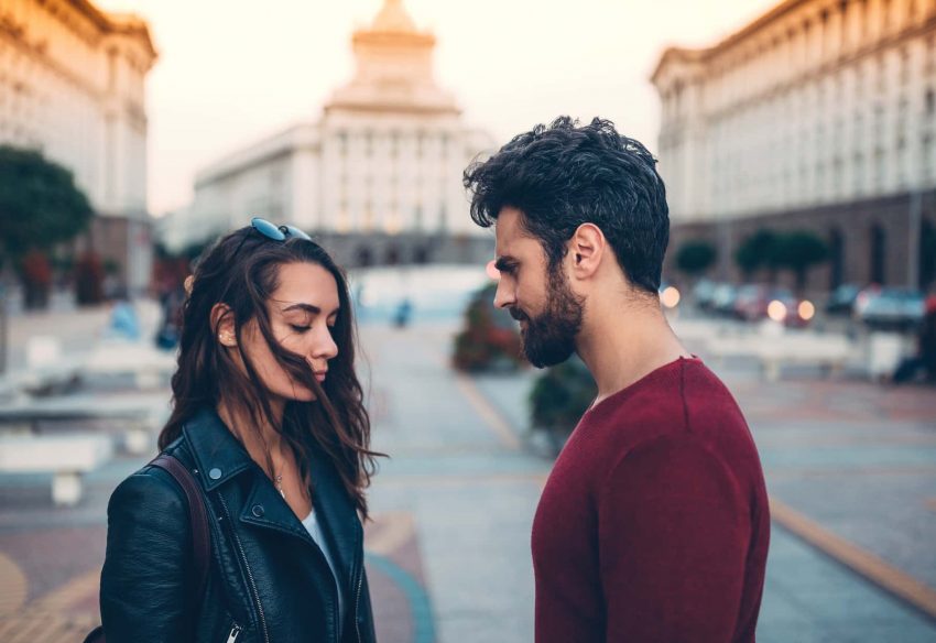 10 Signs Your Man Doesn't Love You Anymore